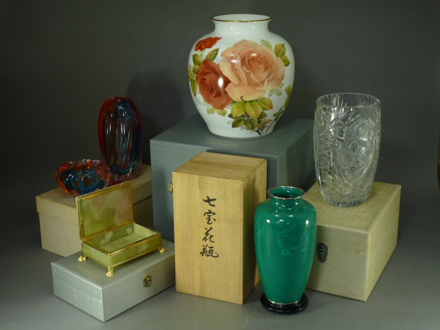 埼玉県 上尾市で中国陶器や大倉陶園の花瓶などを出張買取りさせて頂きました