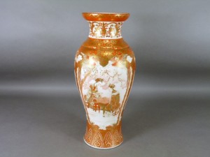 埼玉県 入間市で九谷焼の金襴赤絵の大花瓶や楽山焼の花瓶などを買取らせて頂きました