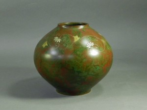 銅器　花瓶