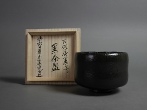 埼玉県 深谷市で茶道具（｢佐々木昭楽｣の黒茶碗）や九谷焼の招猫の置物をお譲り頂きました